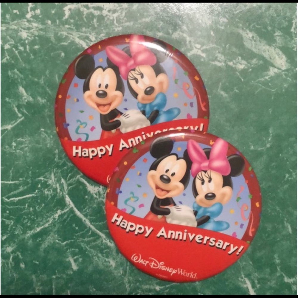 **pair** Disneyworld celebration button happy anniversary
Repost